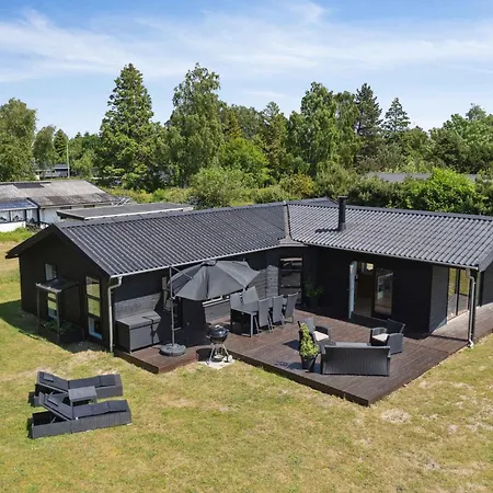 Lovely Bright Summer House In Marielyst Nyaraló